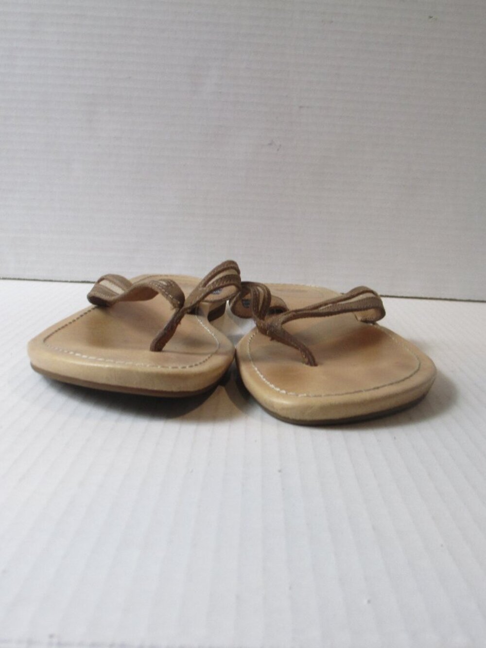 UGG Elyza II Tan/Gold Leather Flip Flop Sandals Comfort Casual Women’s Size 10 - Picture 3 of 8